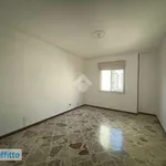 Affitto 4 camera appartamento di 127 m² in Palermo