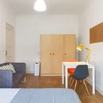 Rent a room of 70 m² in lisbon