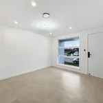 Rent 5 bedroom house in  Riverstone NSW 2765                        