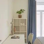 Rent a room of 100 m² in lisbon