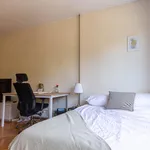 Rent 4 bedroom apartment in Barcelona