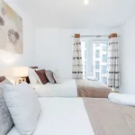 Rent 4 bedroom apartment of 69 m² in London