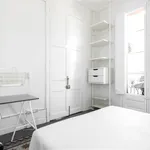 Rent 4 bedroom apartment in Barcelona