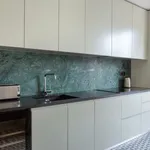 Rent 2 bedroom apartment of 990 m² in Lisbon