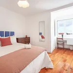 Rent 3 bedroom apartment of 12 m² in Lisbon