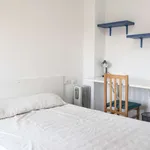 Rent a room of 110 m² in valencia