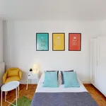 Rent 4 bedroom apartment in Paris