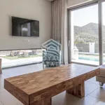 Rent 4 bedroom house in Cala Llonga