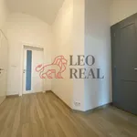 Pronajměte si 2 ložnic/e byt o rozloze 76 m² v Prague