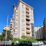 Affitto 4 camera appartamento di 127 m² in Palermo