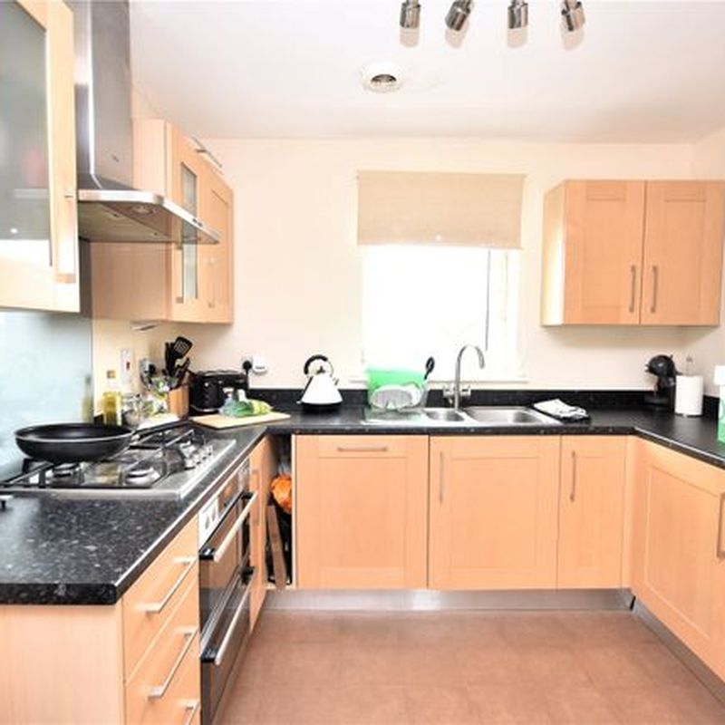 Flat to rent in The Warren, Berryfields, Aylesbury, Buckinghamshire HP18 Falcutt