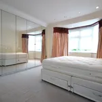 Rent 6 bedroom house in W3 9HG