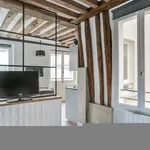 Appartement de 270 m² avec 1 chambre(s) en location à Paris