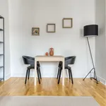 Appartement de 560 m² avec 1 chambre(s) en location à Paris