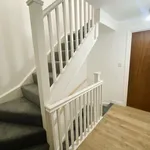 Rent 3 bedroom flat in East Midlands