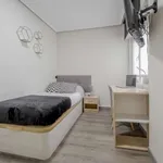 Rent a room of 100 m² in madrid