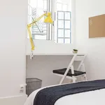 Rent a room of 120 m² in lisbon