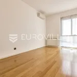 Najam 3 spavaće sobe stan od 200 m² u Zagreb