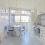 Rent a room of 200 m² in Coimbra