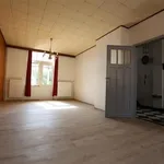 Maison de 610 m² avec 4 chambre(s) en location à Court-Saint-Etienne