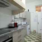 Rent a room of 120 m² in lisbon