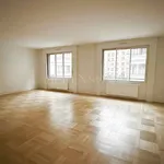 Rent 4 bedroom apartment of 149 m² in Paris 