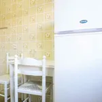 Rent a room of 60 m² in lisbon