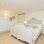 Rent 2 bedroom flat in Bath