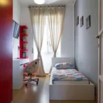 Rent a room of 127 m² in Milan