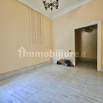 Affitto 5 camera appartamento di 125 m² in Naples