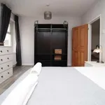 Rent 2 bedroom apartment of 775 m² in Cardiff