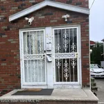 Rent 3 bedroom apartment of 92 m² in Staten Island