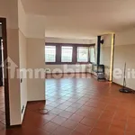 Affitto 5 camera casa di 219 m² in Verona