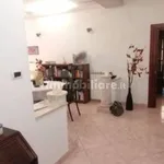 Affitto 3 camera appartamento di 80 m² in Naples