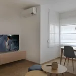 Rent 1 bedroom apartment of 614 m² in Málaga