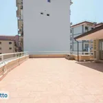 Affitto 5 camera appartamento di 250 m² in Naples