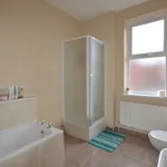 Rent 4 bedroom flat in Heaton