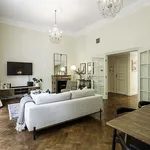 Rent 2 bedroom apartment of 990 m² in London