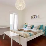 Rent 4 bedroom apartment of 75 m² in Lisboa