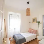 Rent a room of 150 m² in lisbon