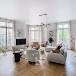 Rent 7 bedroom apartment of 220 m² in Paris