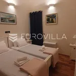 Rent 3 bedroom house of 200 m² in Omiš