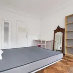 Rent a room of 100 m² in lisbon