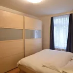 Miete 2 Schlafzimmer wohnung von 915 m² in Zurich