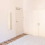 Rent a room of 220 m² in madrid