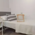 Rent 4 bedroom apartment in Madrid