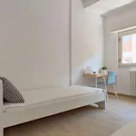 Rent a room of 65 m² in milan