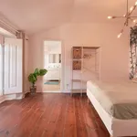 Rent a room of 225 m² in Lisboa