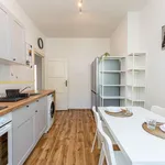 Rent a room of 100 m² in Berlin