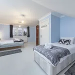 Rent 4 bedroom apartment of 1295 m² in London